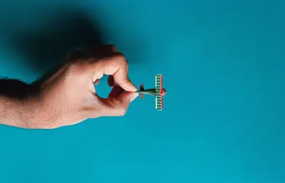 Mikroskopische Wurzelkanalbehandlung — Präzision auf 0,1 mm